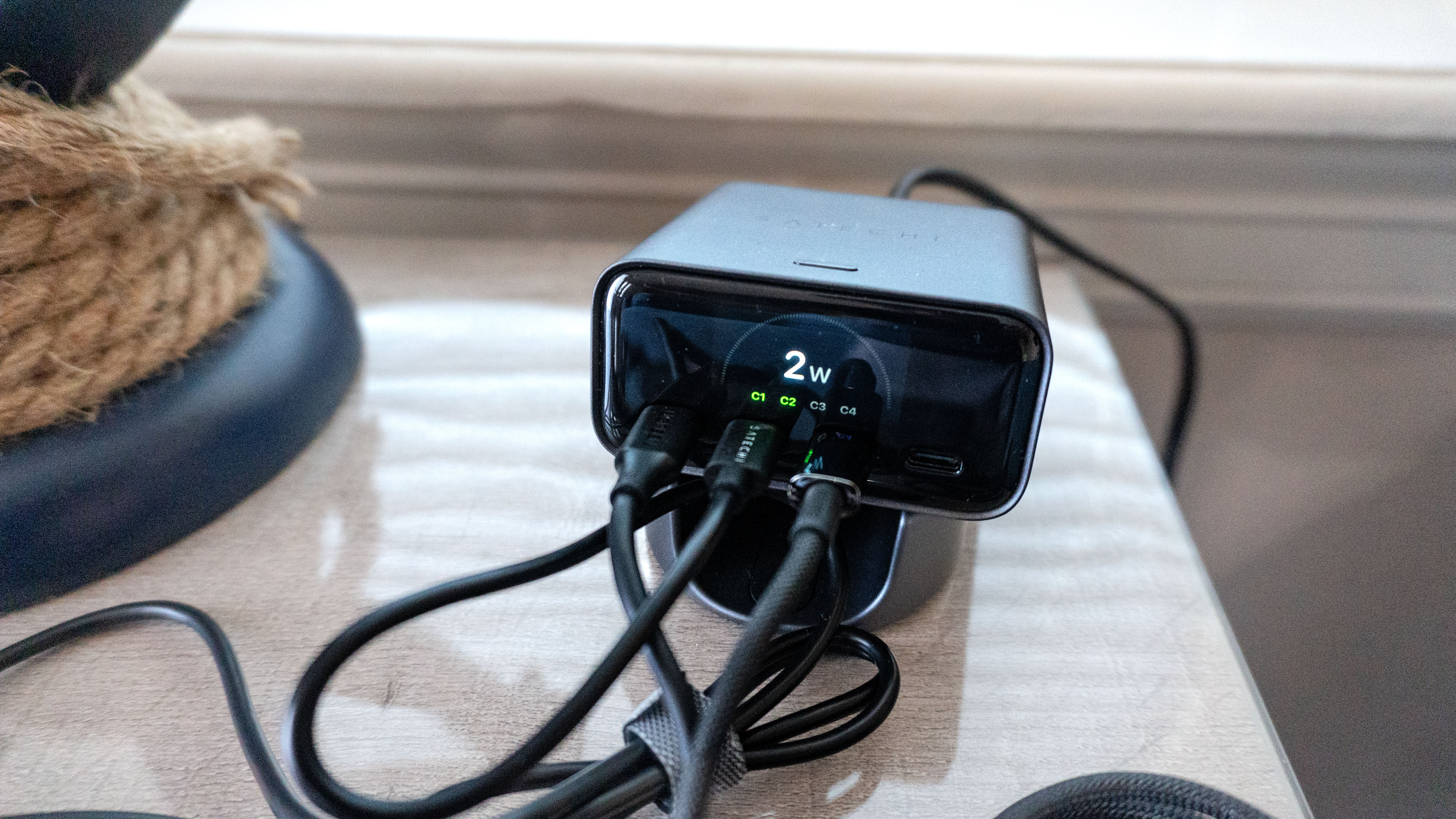 A close-up shot of the Satechi ChargeView 140W Desktop Charger's screen while charging