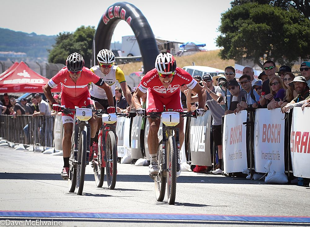 Nino Schurter (Scott Odlo) edges out Howard Grotts to win the Sea Otter Classic