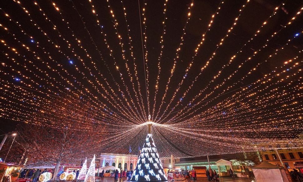 How to photograph Christmas lights capture Yuletide displays in all