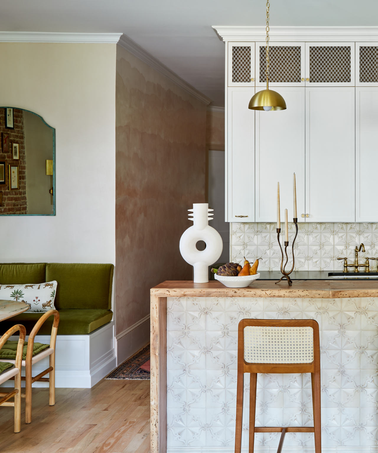 Visual Reference: This Whimsical Manhattan Apartment Perfectly Reflects The Free Spirit