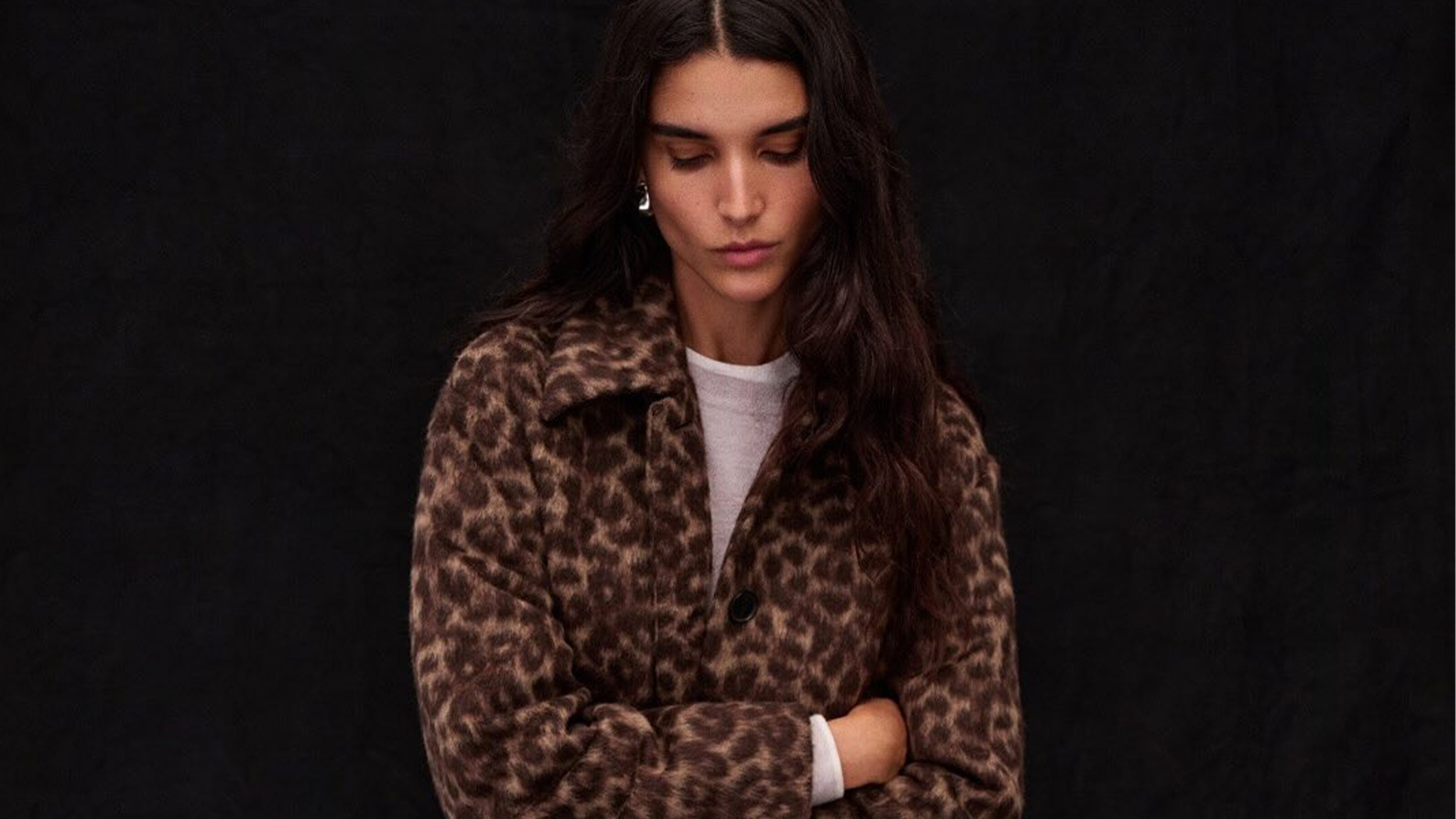 Woman wearing cheetah car coat with white shirt from Madewell.