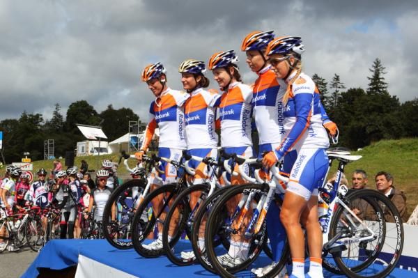 The Rabo Women line up before the start