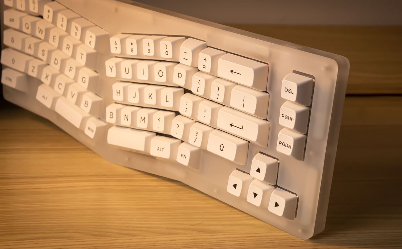 Akko ACR Pro Alice Plus Review: An Affordable Split Layout | Tom's