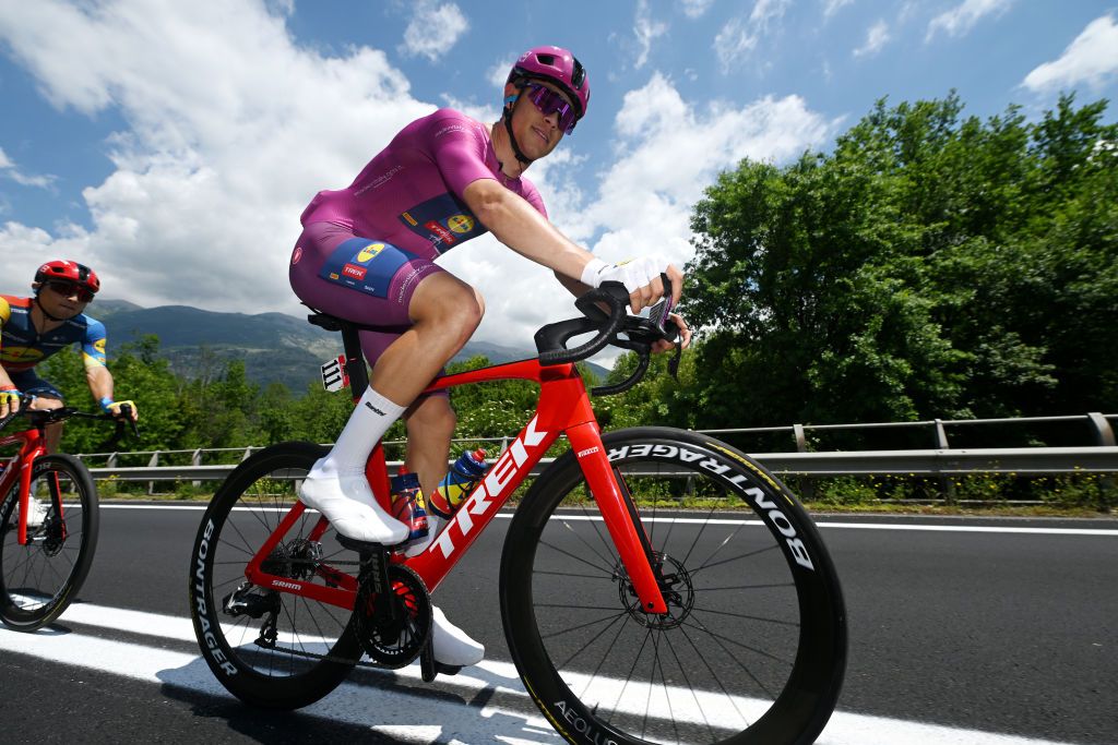 Jonathan Milan (Lidl-Trek) in the purple points jersey