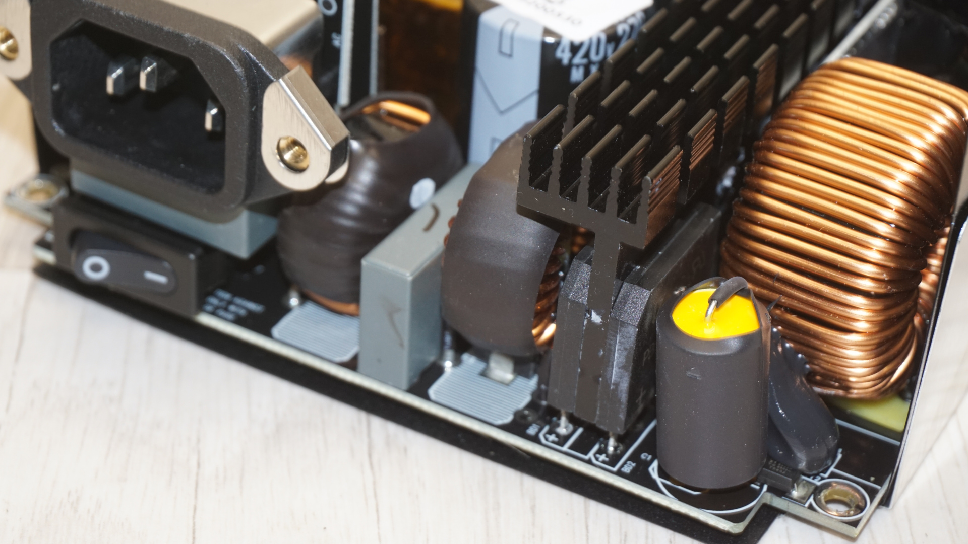 Lian Li SP1000P SFX PSU