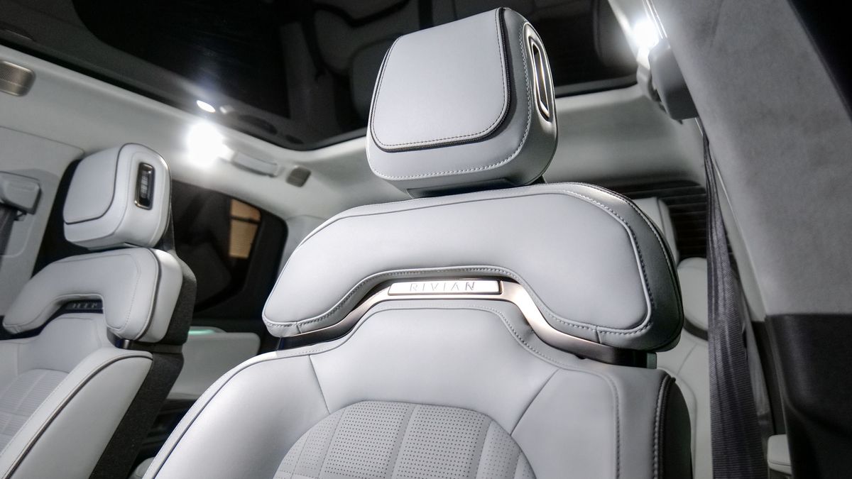 2025 Rivian R1T Tri.