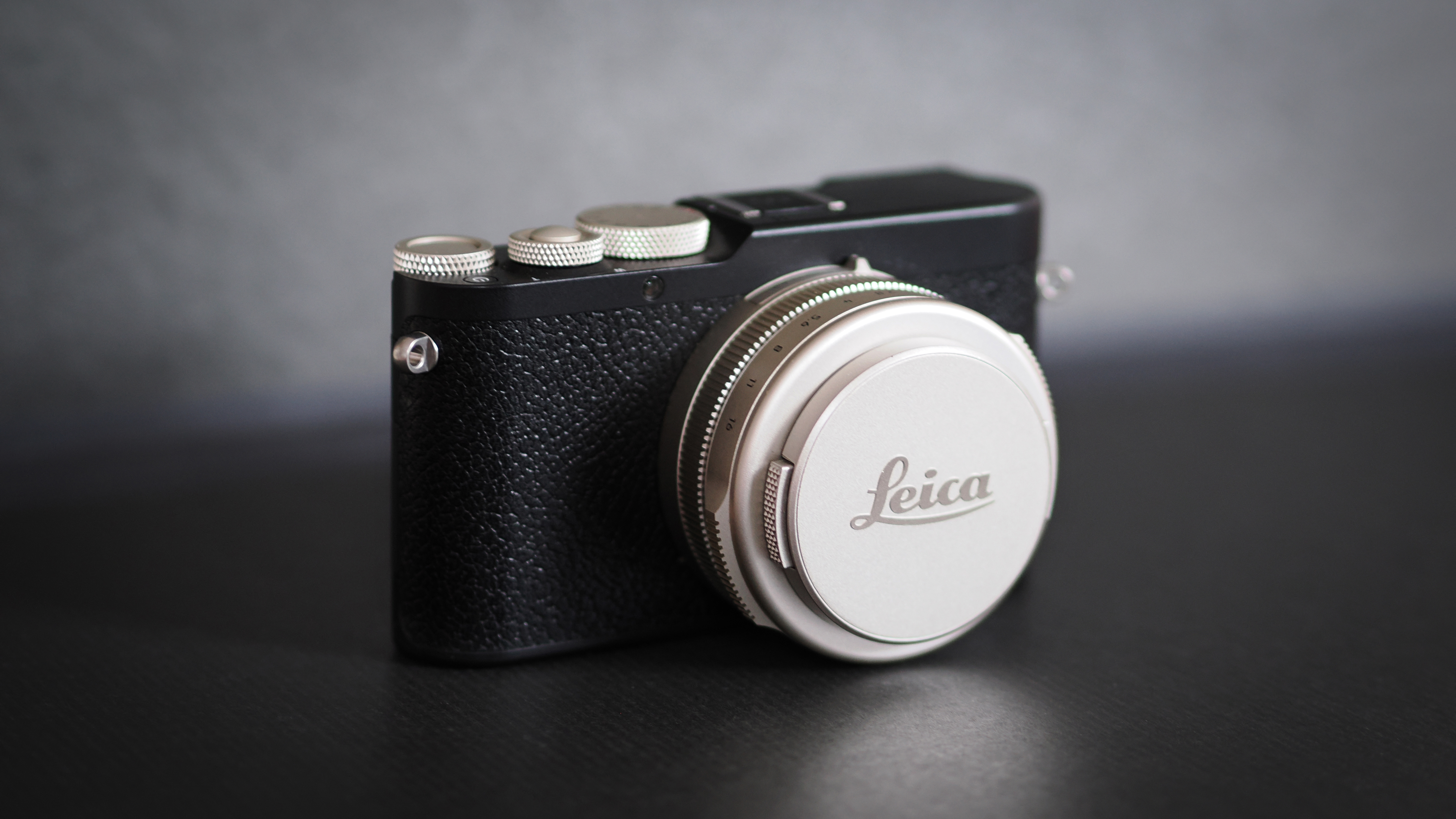 Leica D-Lux 8 100 Years of Leica edition