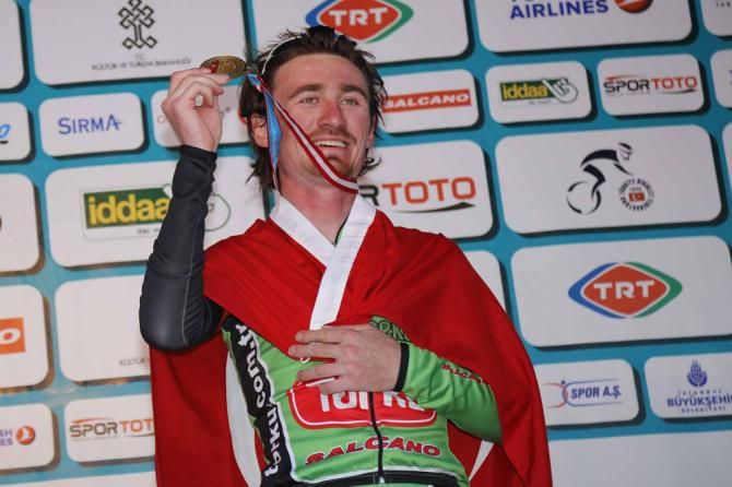 Stage 6 winner Mustafa Sayar (Torku Sekerspor) on the podium