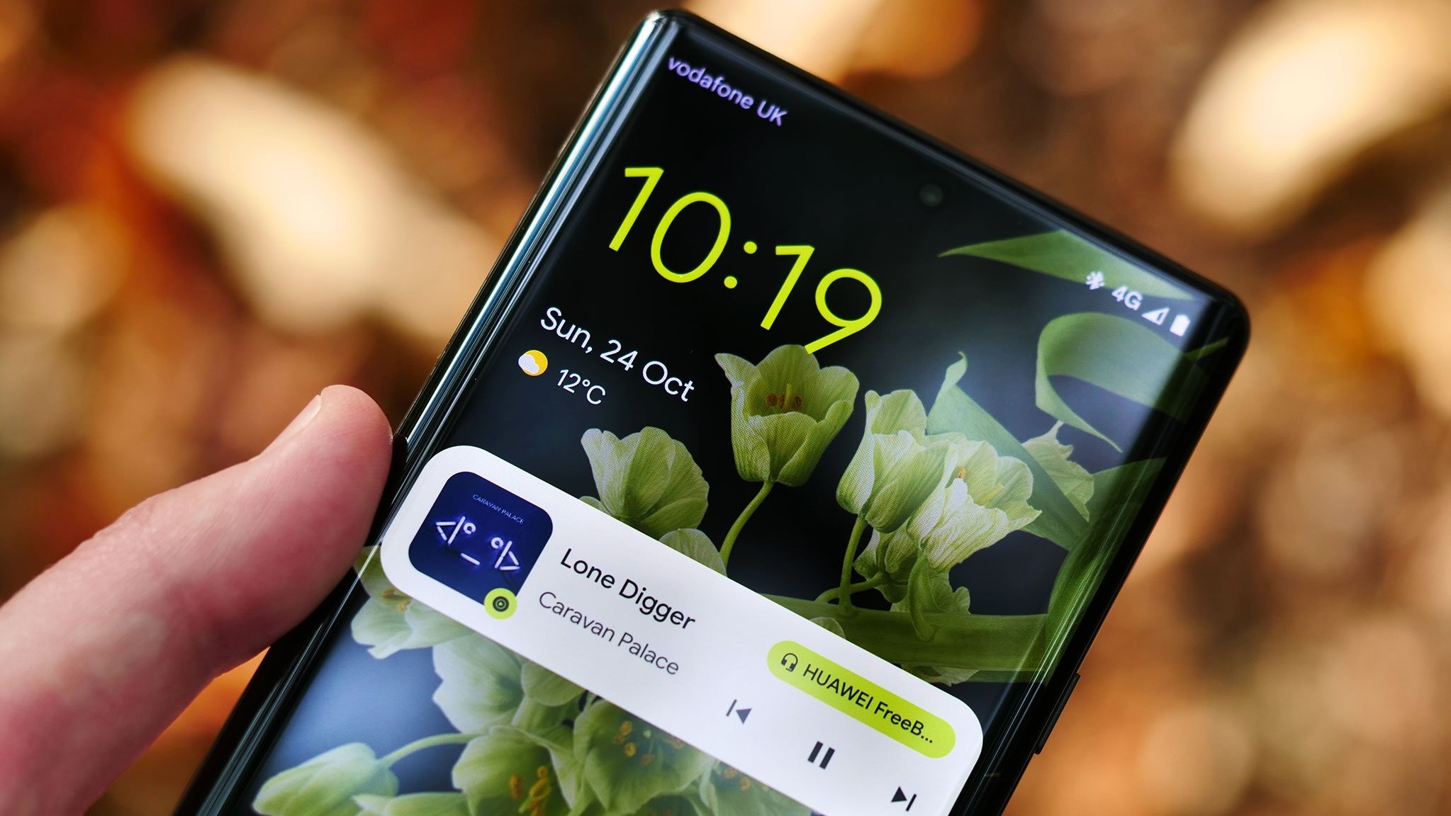 Pixel 6 Pro Material You Music lock screen widget