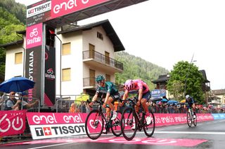 APRICA ITALY MAY 24 LR Jai Hindley of Australia and Team Bora Hansgrohe and Richard Carapaz of Ecuador and Team INEOS Grenadiers Pink Leader Jersey sprint at finish line during the 105th Giro dItalia 2022 Stage 16 a 202km stage from Sal to Aprica 1173m Giro WorldTour on May 24 2022 in Aprica Italy Photo by Michael SteeleGetty Images