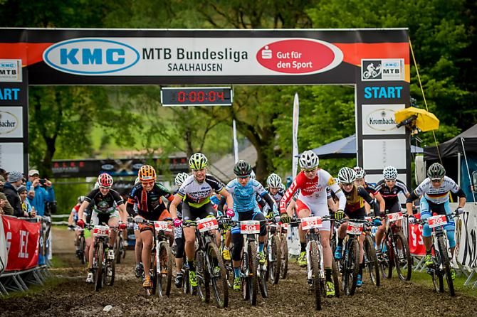 The start of the elite women's race in Saalhausen