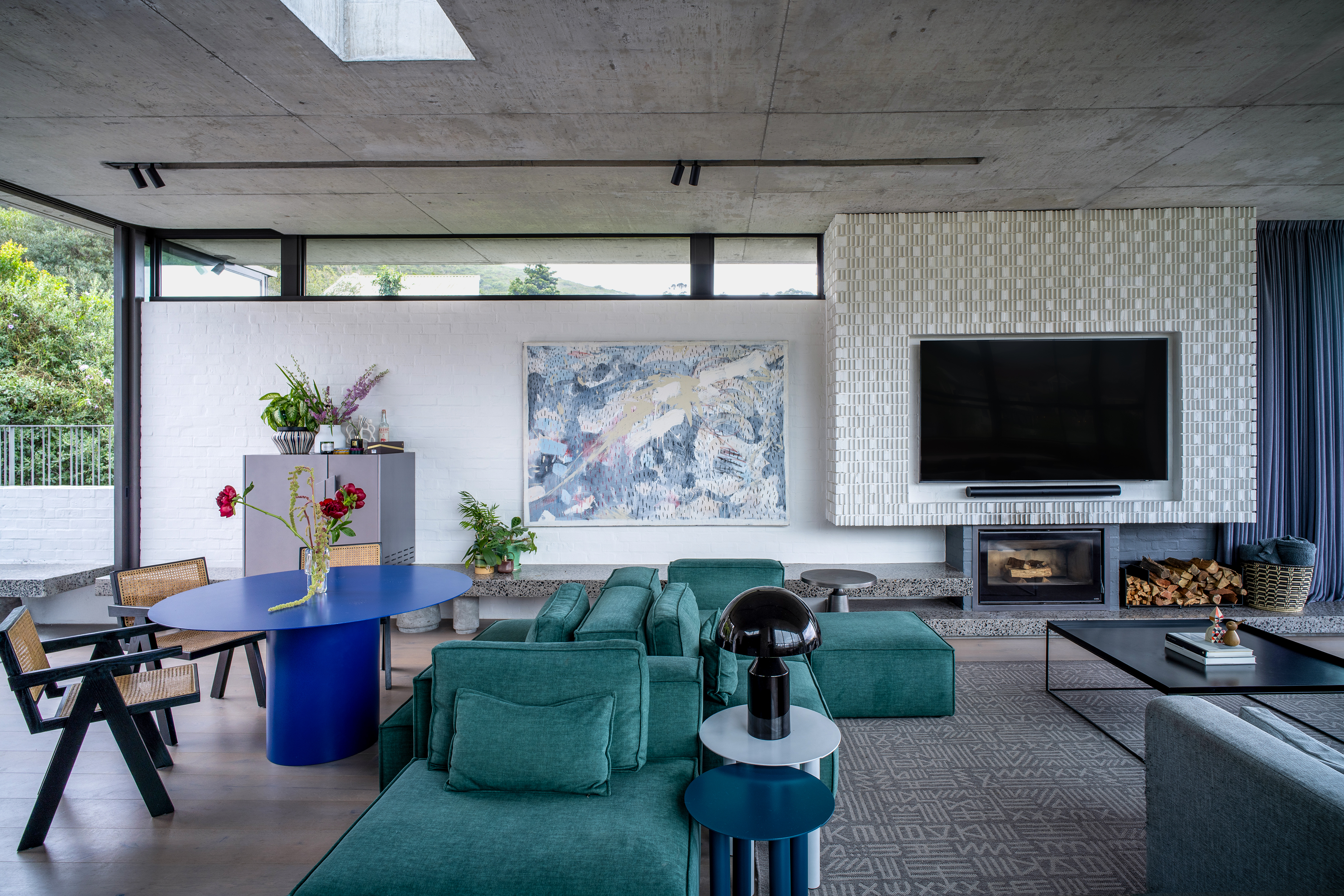 Kenmore, a South Africa house sat in a sloped site and opening up to expansive views