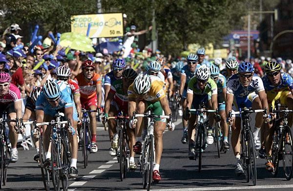 Erik Zabel (Team Milram), beats Thor Husovd by a sliver of a wheel for the stage win
