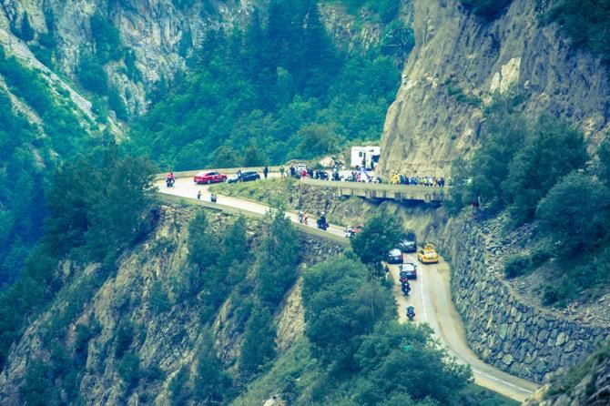 Jon Izaguirre Insausti rides ahead of Ryder Hesjedal in the first break over the Col du Glandon