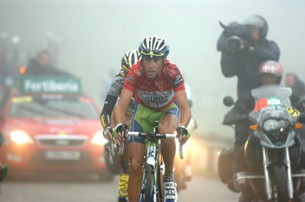 Vincenzo Nibali (Liquigas-Doimo) leads his group in the finale.