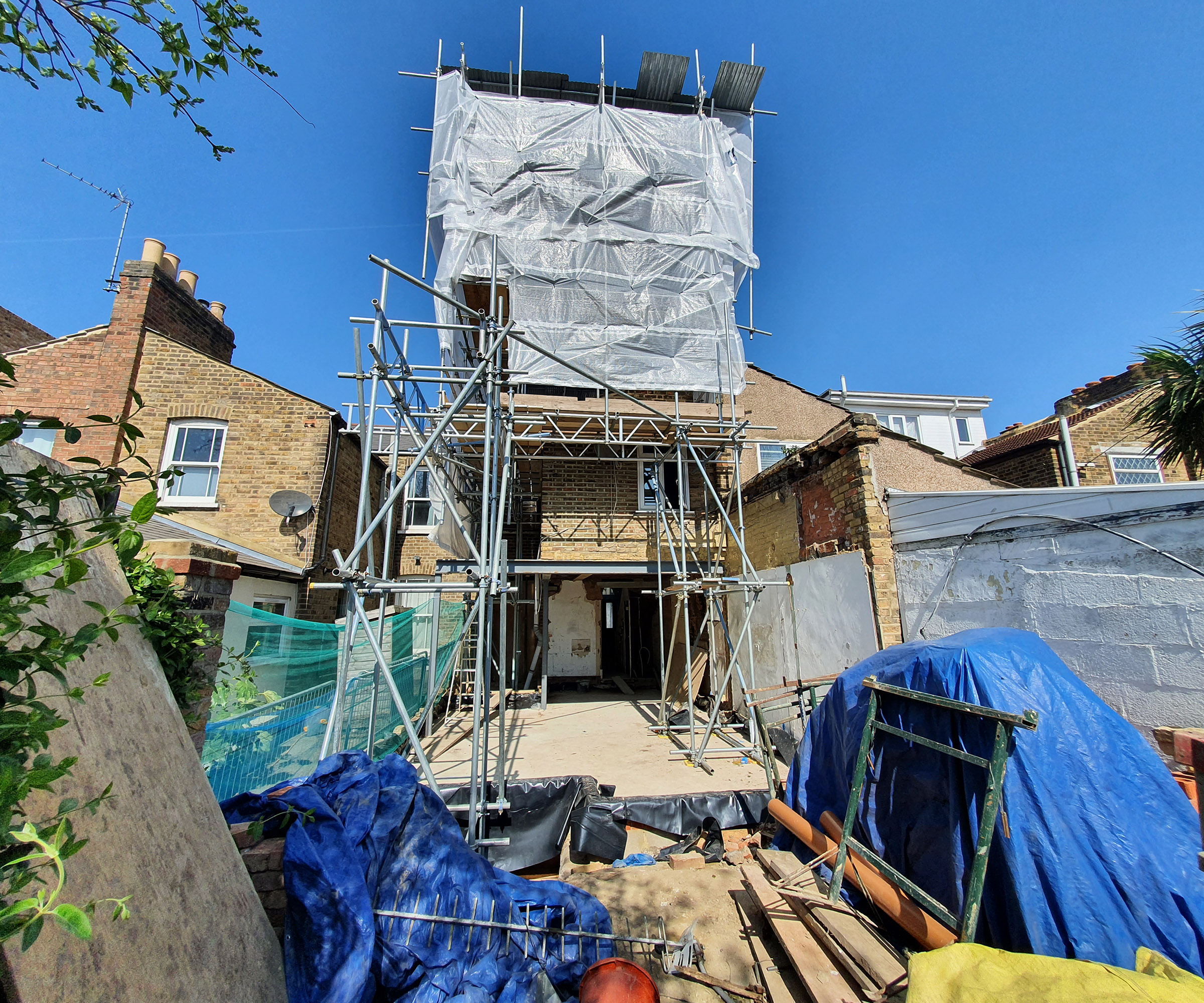 Construction of a ground floor kitchen extension combined with loft conversion of a terraced London home