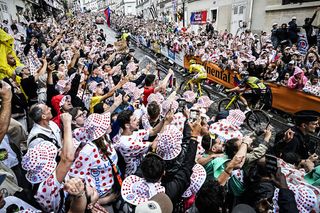 Tour de France Montmartre circuit set to stay after big-name attacks and huge crowds shake up final stage in Paris 