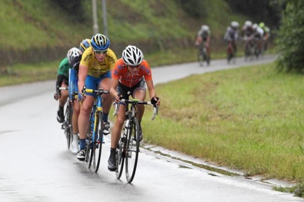 After the second sprint point, a group briefly broke away, led by Marianne Vos (Nederland Bloeit)