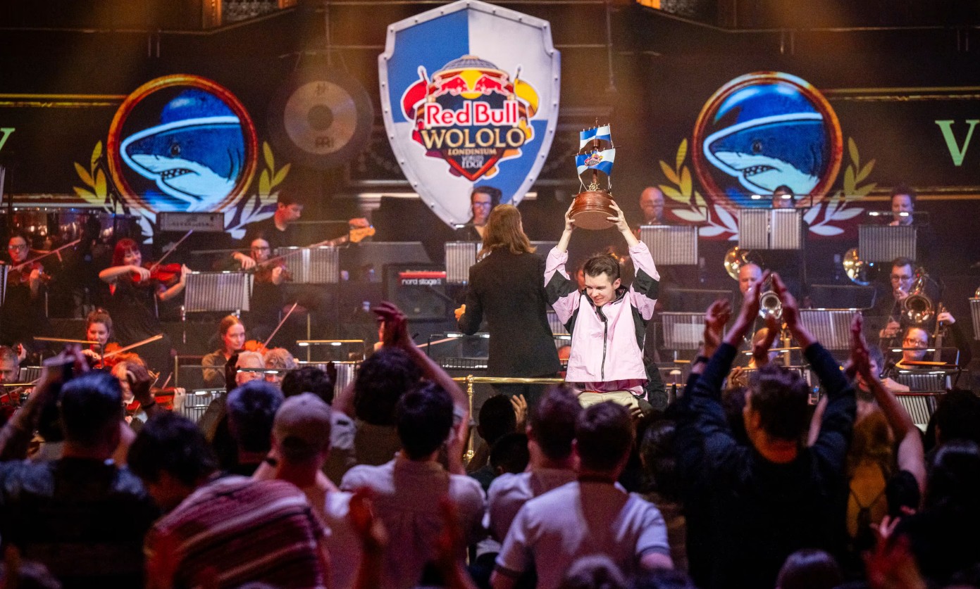Redbull Wololo event crowd and winner trophy scene