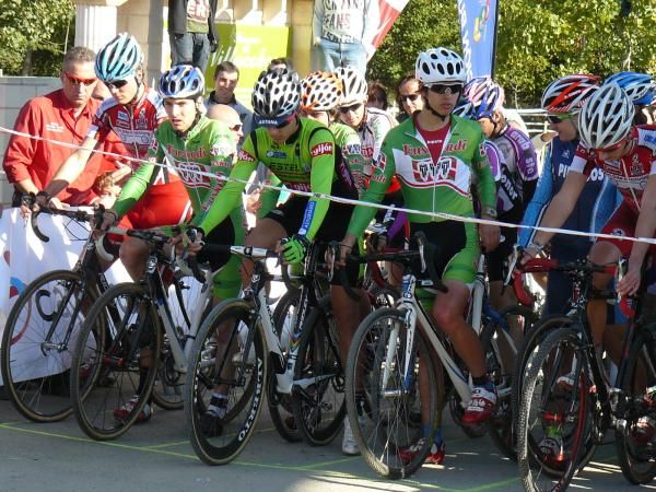 The junior riders line up for the start