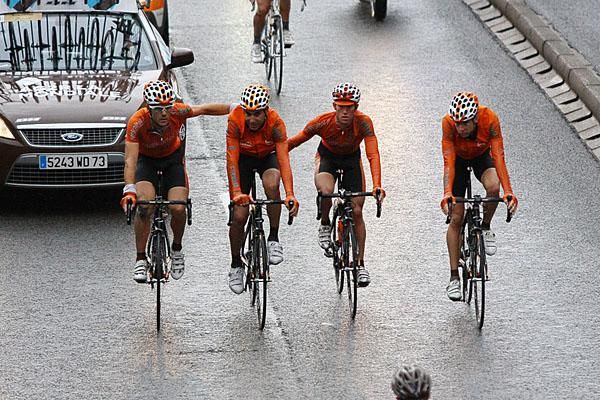 The Euskaltel-Euskadi boys limp home after the crash.