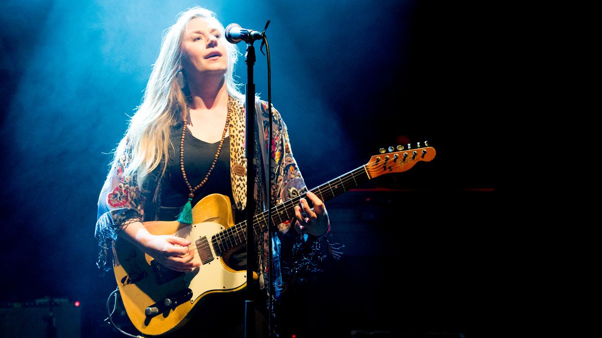 Joanne Shaw Taylor performing live