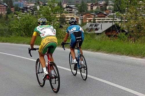 The lead pair work together on the final climb.