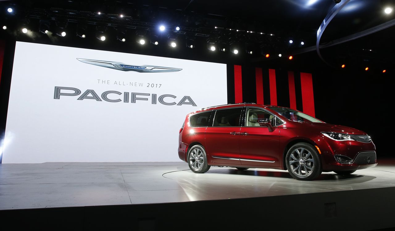 Chrysler&amp;#039;s Pacifica minivan