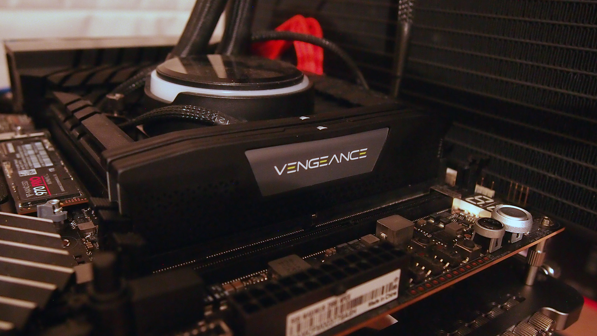 Corsair Vengeance DDR5-4800 memory in an Asus Maximus Z690 Apex motherboard