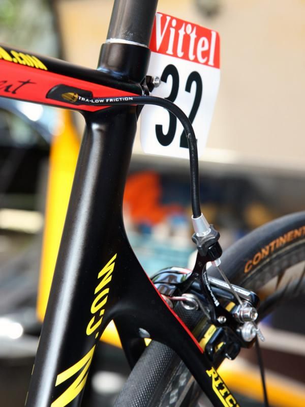 Rear brake cable routing is fairly tight on Philippe Gilbert's (Omega Pharma-Lotto) Canyon Aeroad CF.