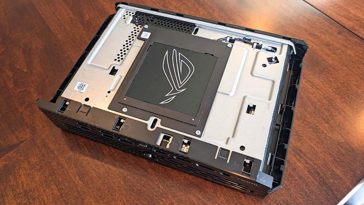 ASUS ROG NUC 970 Gaming Mini PC RGB panel.