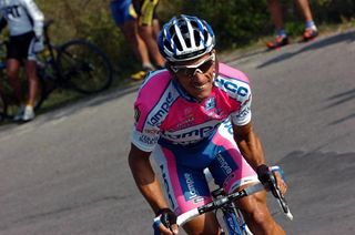 Paolo Tiralongo (Lampre - N.G.C) on the attack.
