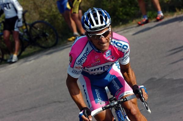 Paolo Tiralongo (Lampre - N.G.C) on the attack.