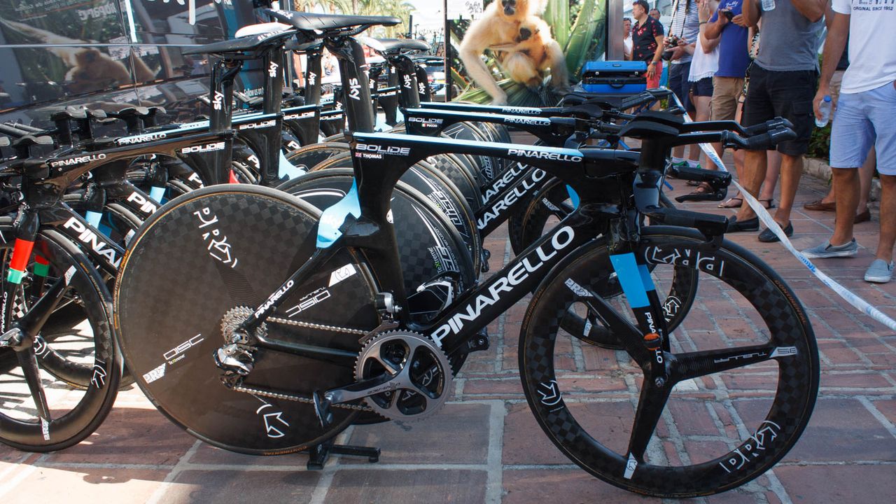 This is Geraint Thomas of Team Sky's Pinarello Bolide, with a Dura-Ace groupset and Pro wheels (Matthew Allen / Immediate Media)