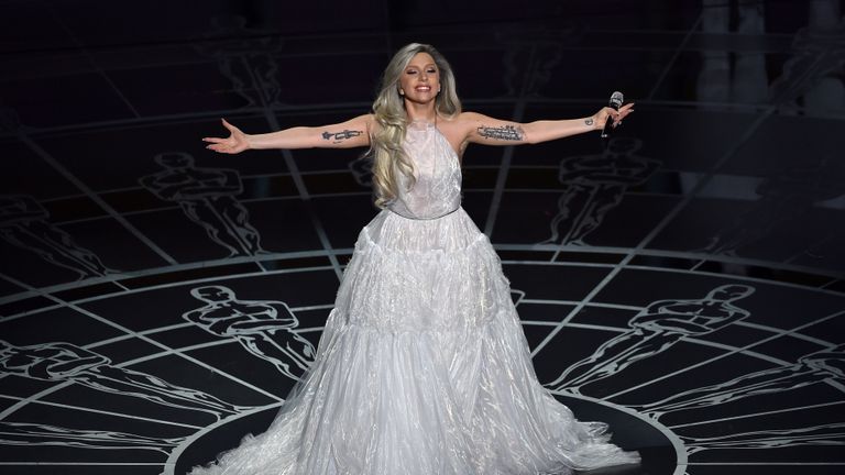 Dress, Formal wear, Gown, Wedding dress, One-piece garment, Embellishment, Haute couture, Costume design, Performance art, Day dress,