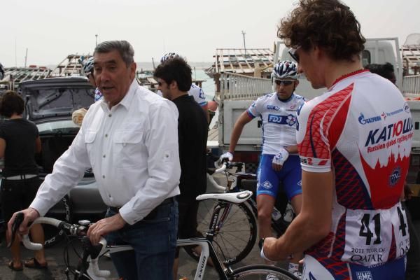 Eddy Merckx and Filippo Pozzato (Katusha) before the start.