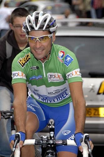 R&eacute;mi Cusin (Agritubel) spent the day in the points jersey.