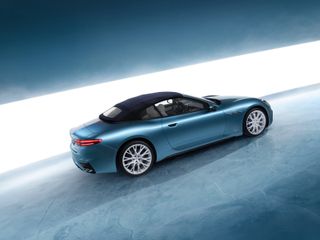 Maserati Grancabrio ، Top Up