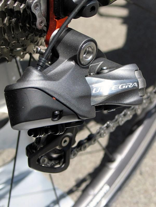 Overall performance on Shimano's Ultegra Di2 group seems virtually identical to the Dura-Ace version so far.