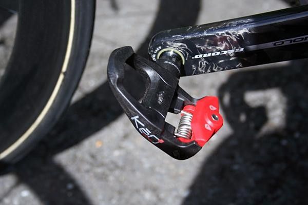 As on his road bike Cadel Evans uses KeO Carbon Ti pedals by Look.