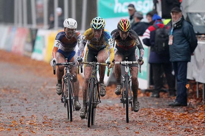Sanne van Paassen, Nikki Harris and Sanne Cant at the head of the race in the early laps at Superprestige Gavere