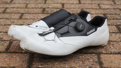 Suplest Edge 2.0 road cycling shoes on the pavement