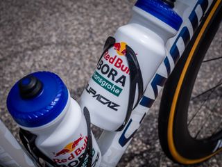 Roglič's bottle cages and bottles