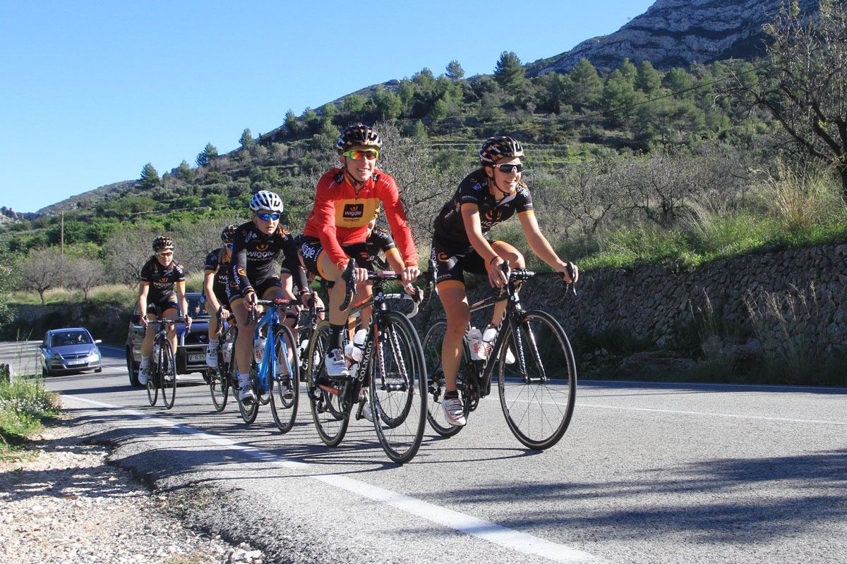 Anna Sanchis and Dani King leading the training ride