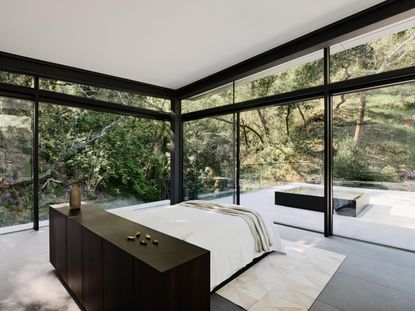 Steel and glass Suspension House spans a Californian creek | Wallpaper