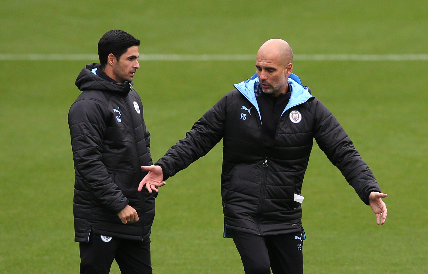 Mikel Arteta, à esquerda, trabalhou com Pep Guardiola no Manchester City