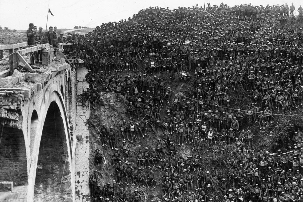 British soldiers on the banks of the captured St Quentin canal in France. (Photo by Three Lions/Getty Images)