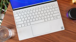 Dell XPS 13 vs MacBook Pro - XPS 13 keyboard