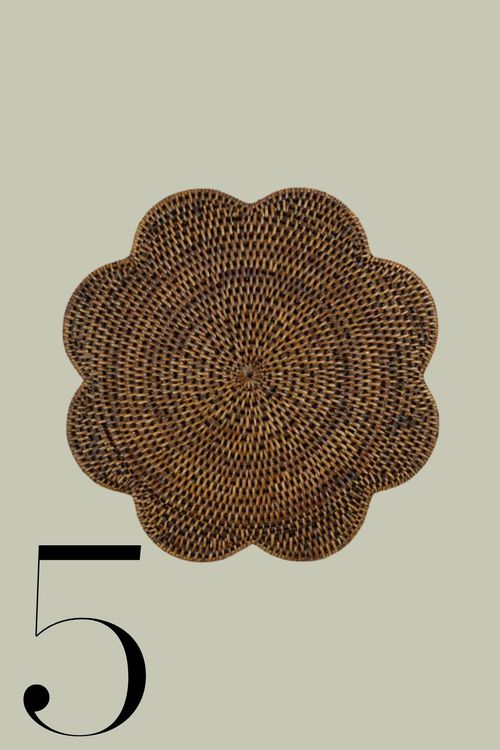 Rattan Scalloped Placemat in Brown