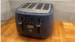 Image of Delonghi Ballerina Seta toaster